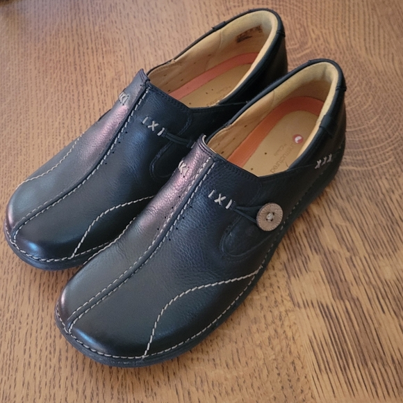 Clarks Unstructured Un Loop Shoe - black leather - Picture 3 of 10